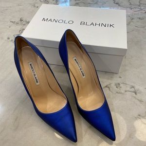 Iridescent Blue Manolo Blahnik BB 105 Pumps (EU 38)